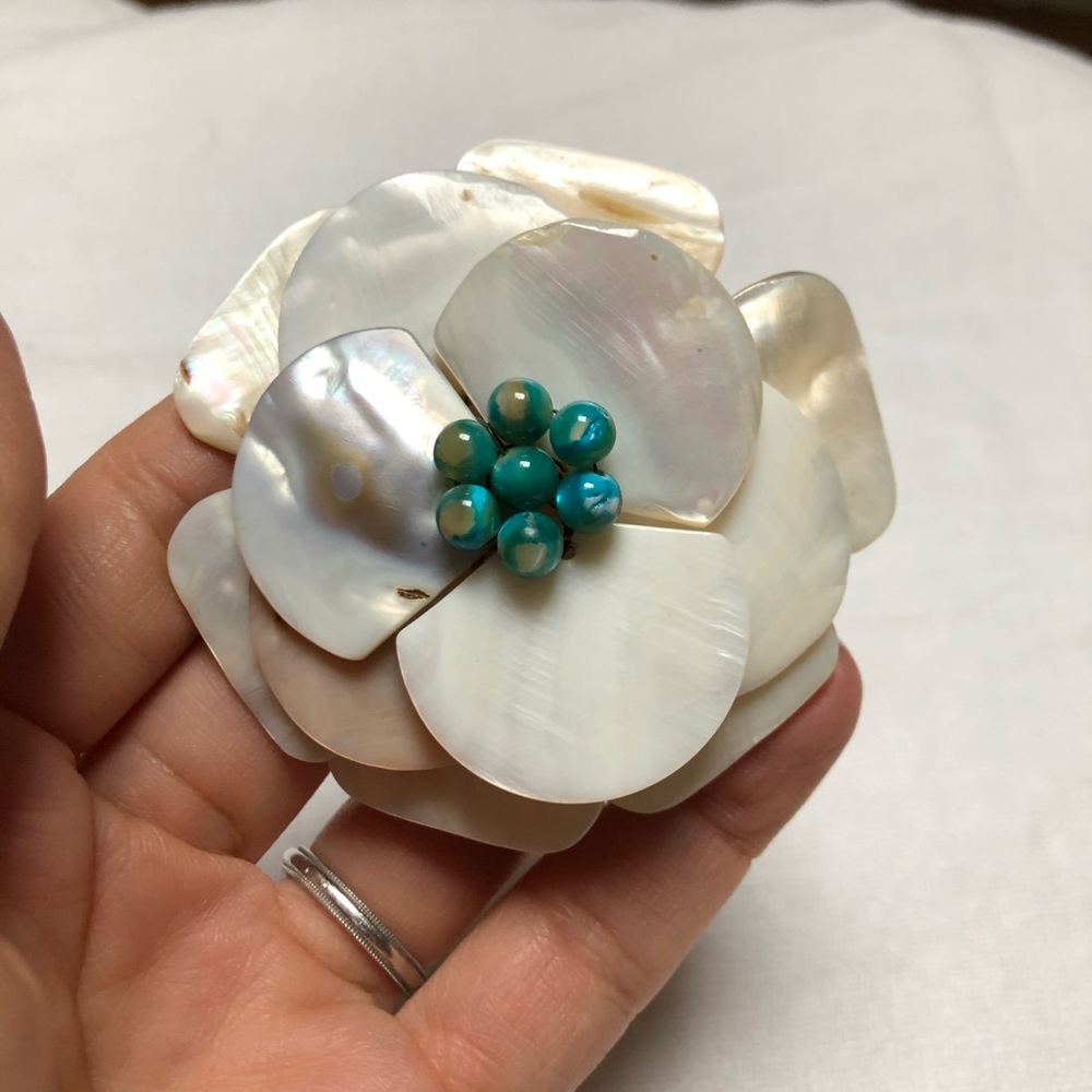 Vintage mother of Pearl flower brooch pin